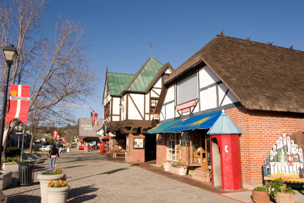 Solvang Julefest (CA) 2024 Guide ft. Dates, Tips, Etc