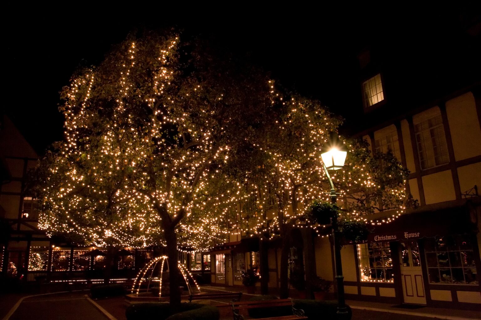 Solvang Julefest (CA) 2024 Guide ft. Dates, Tips, Etc